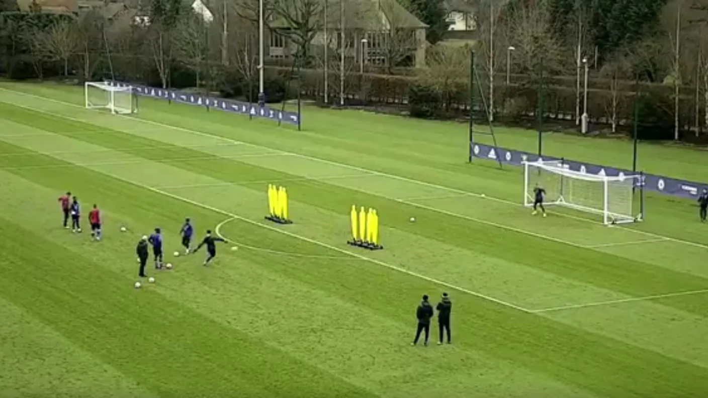 El golazo de falta de Thibaut Courtois en el entrenamiento