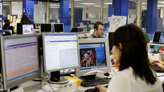Trabajadores en una oficina Trabajadores en una oficina