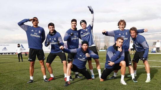 Cristiano Ronaldo y compa&ntilde;&iacute;a homenajean a los emoticonos de WhatsApp 