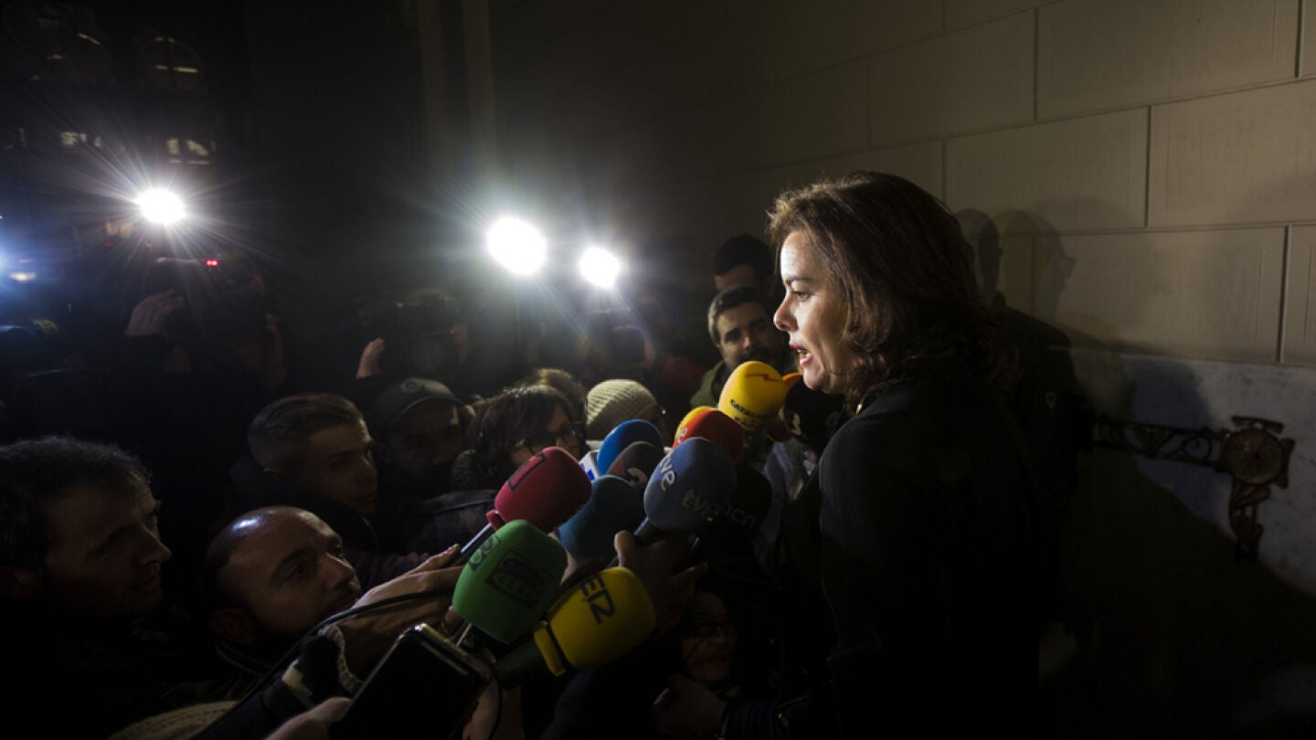 Soraya S&aacute;enz de Santamar&iacute;a ante los medios