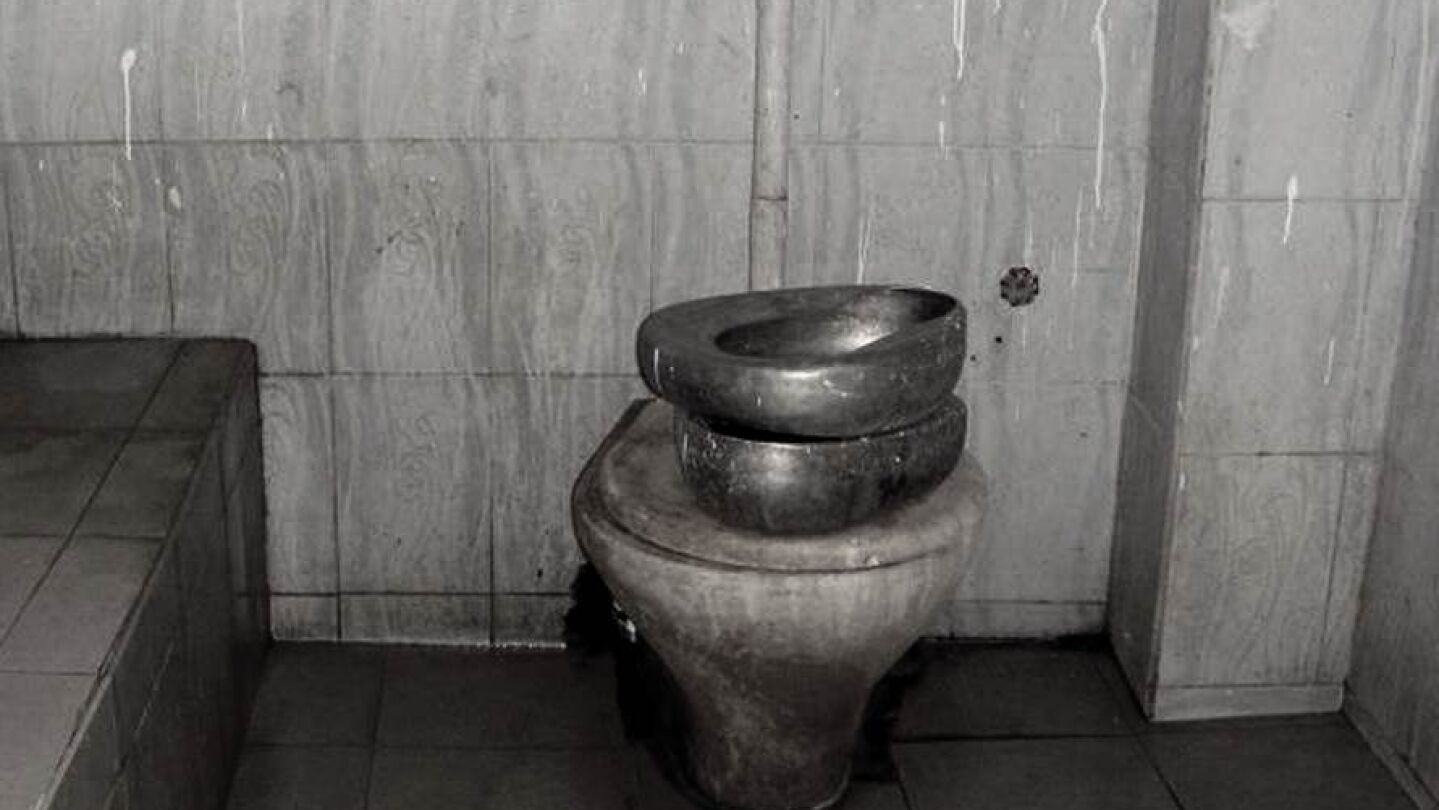 Imagen de archivo de un ba&ntilde;o sucio