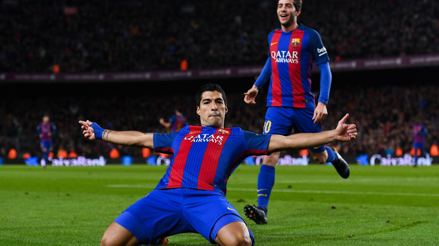 Luis Su&aacute;rez, celebra su gol 100 con el Barcelona 