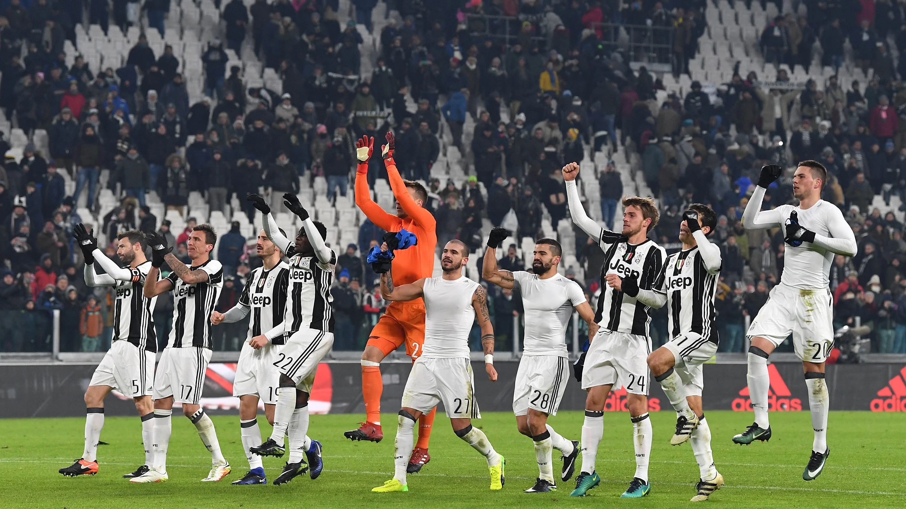 Los jugadores de la Juventus celebrando la victoria 