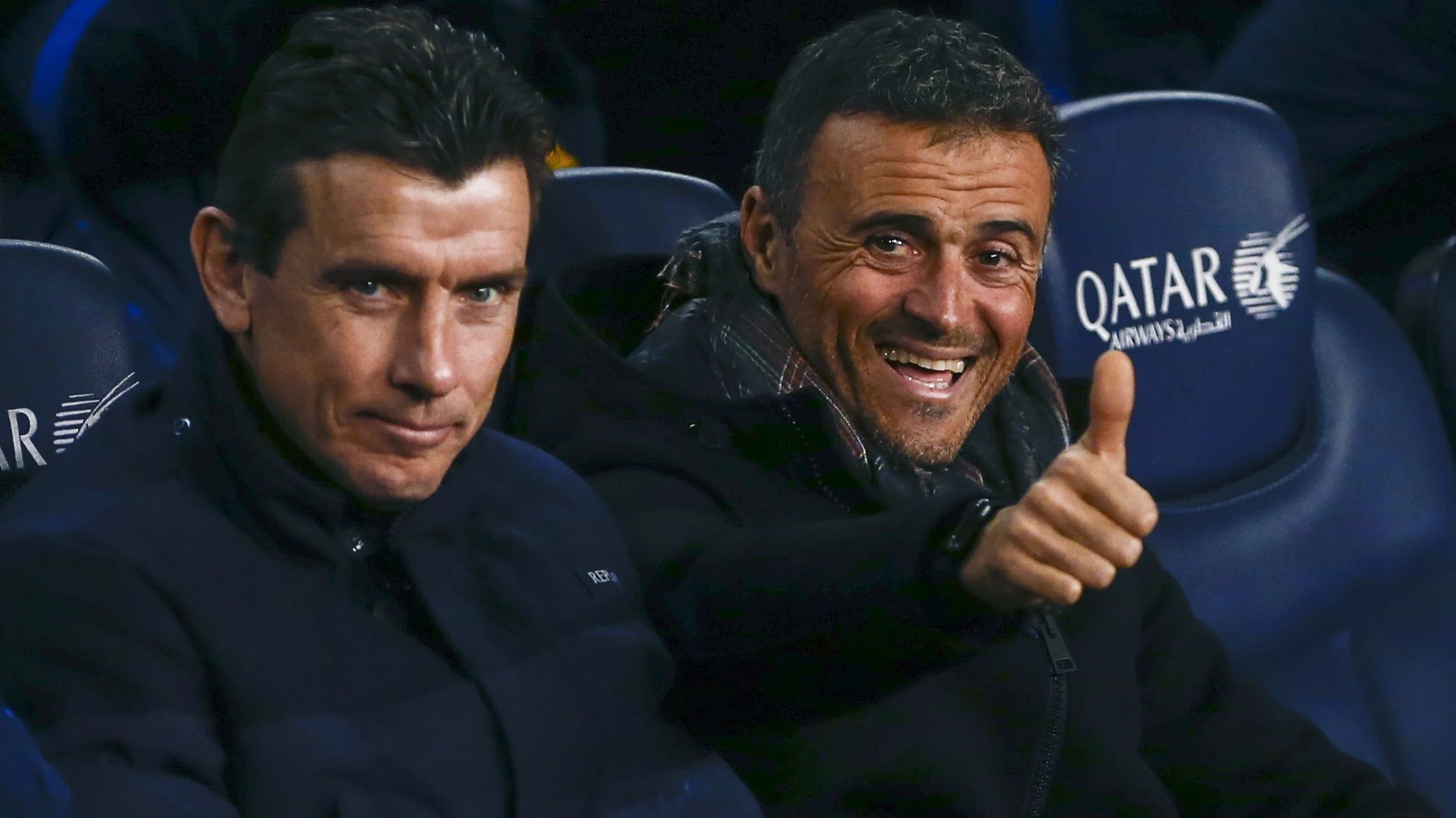 Luis Enrique, en el banquillo del Camp Nou junto a Unzué