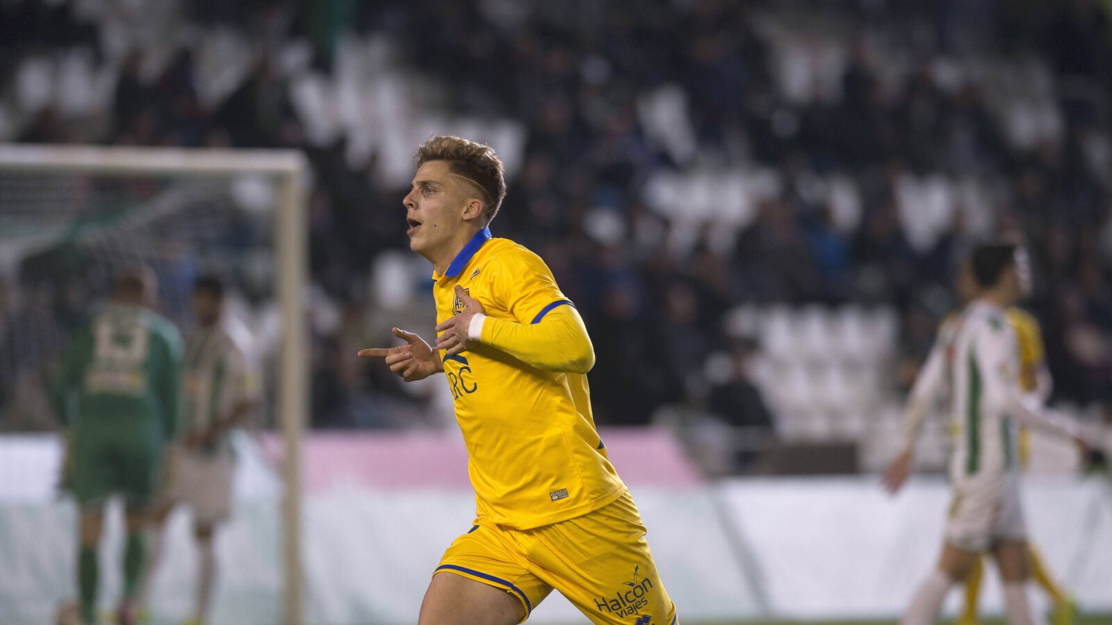 Iv&aacute;n Alejo, jugador del Alcorc&oacute;n, celebrando un gol
