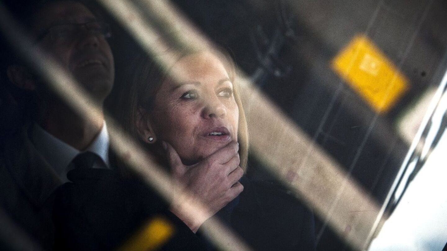 Mar&iacute;a Dolores de Cospedal durante una visita 