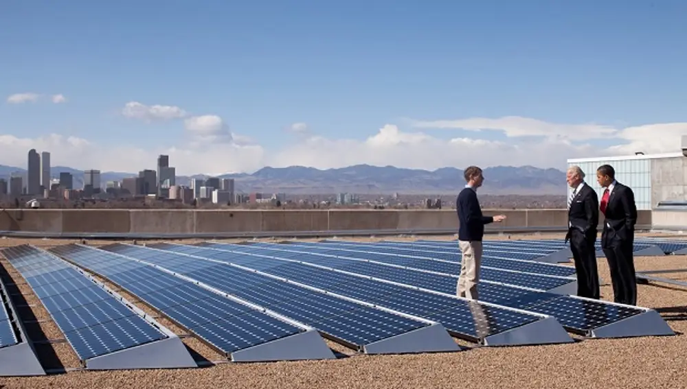 Obama en una estación solar