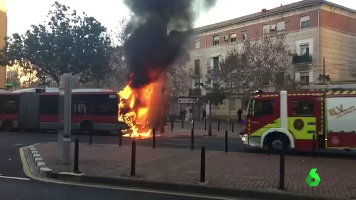 Frame 1.029561 de: bus valencia