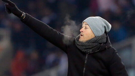Luis Enrique da instrucciones desde la banda