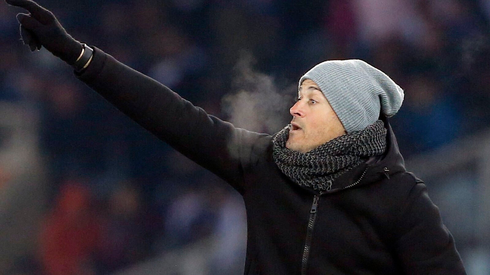 Luis Enrique da instrucciones desde la banda