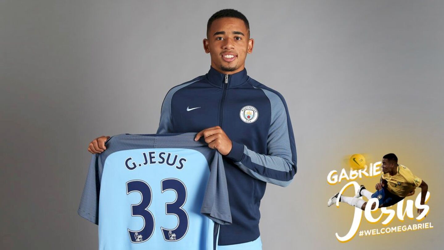 Gabriel Jes&uacute;s posa con la camiseta del Manchester City