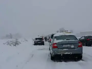 La nieve provoca el caos en las carreteras y líneas ferroviarias del este peninsular La nieve provoca el caos en las carreteras y líneas ferroviarias del este peninsular