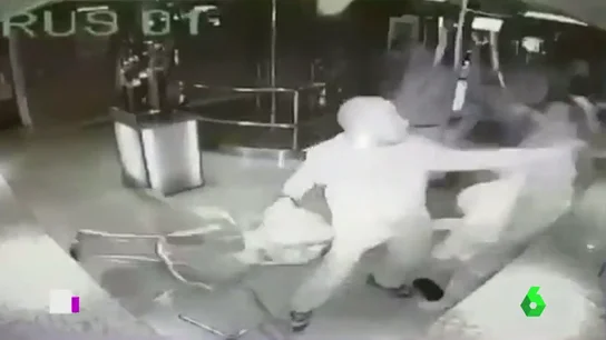 Frame 1.239884 de: pelea ribadeo Frame 1.239884 de: pelea ribadeo