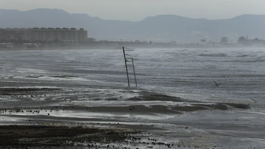 Temporal en la Playa de la Malvarosa en Valencia Temporal en la Playa de la Malvarosa en Valencia