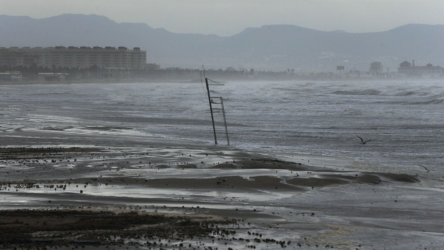 Temporal en la Playa de la Malvarosa en Valencia