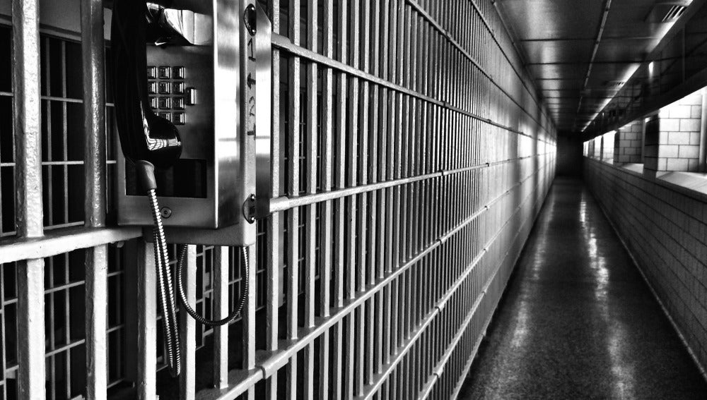 Imagen de archivo del pasillo de una prisión