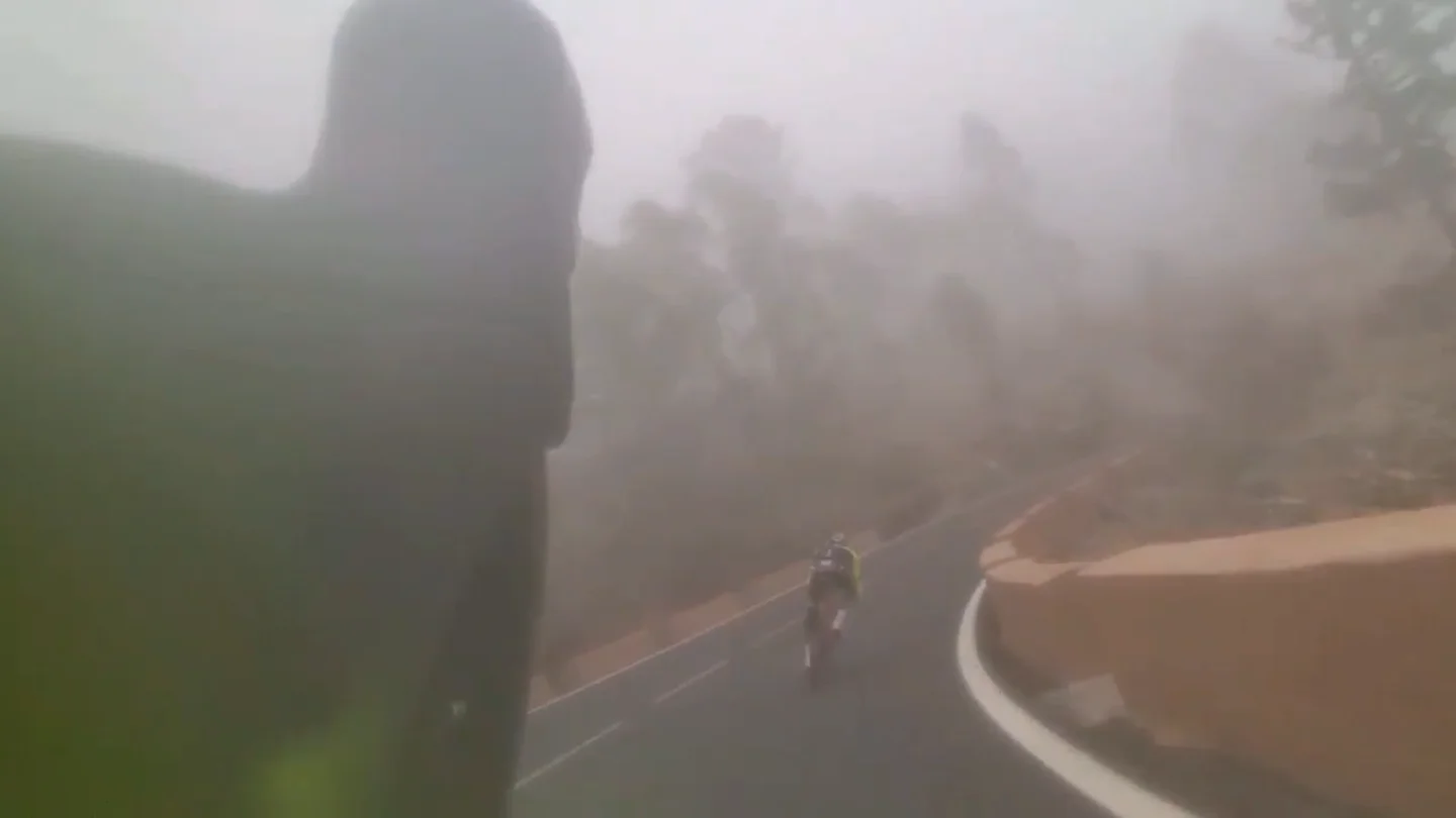 Alberto Contador durante su bajada Alberto Contador durante su bajada