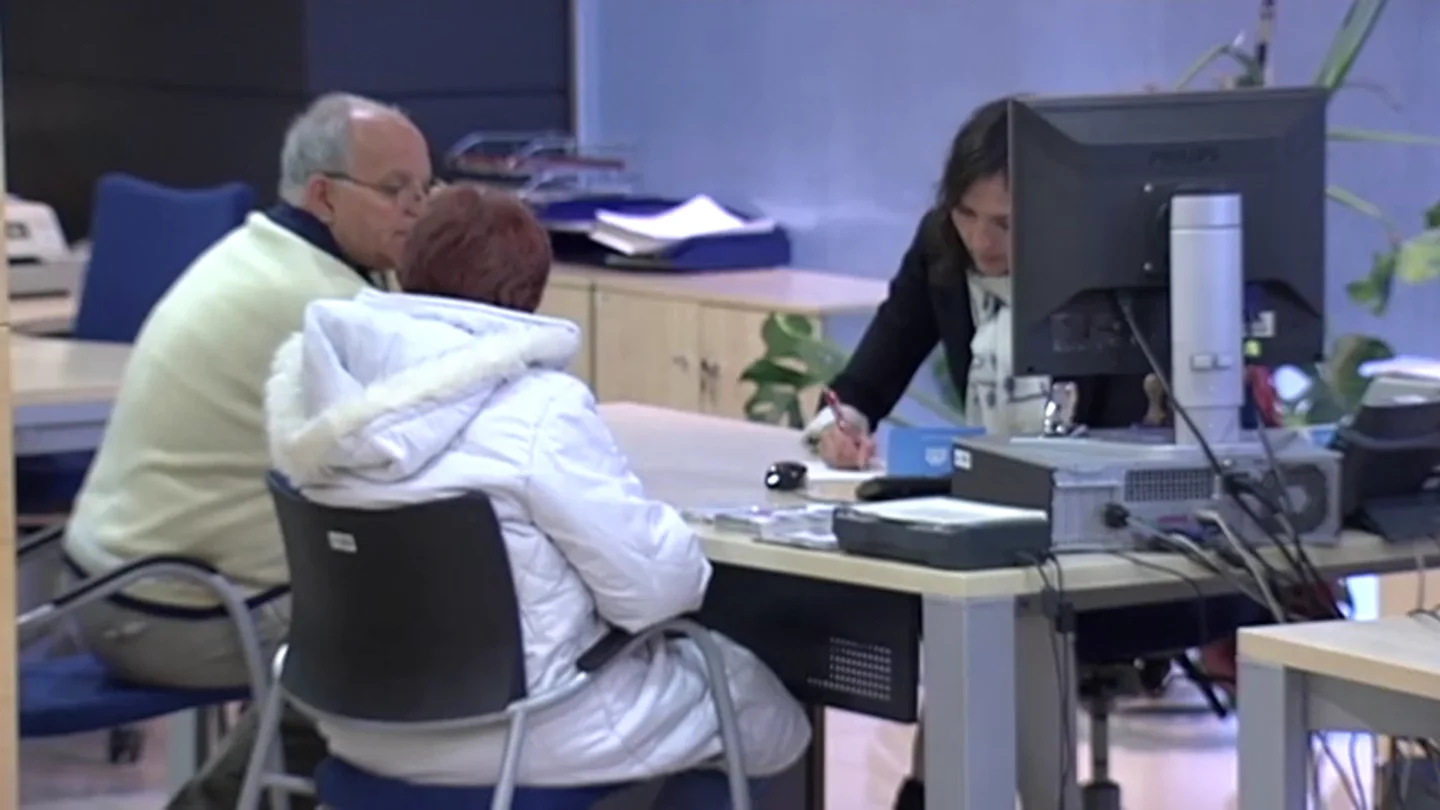 Frame 15.2434 de: El Gobierno aprueba el procedimiento extrajudicial sobre las cláusulas suelo tras el acuerdo con el PSOE Frame 15.2434 de: El Gobierno aprueba el procedimiento extrajudicial sobre las cláusulas suelo tras el acuerdo con el PSOE