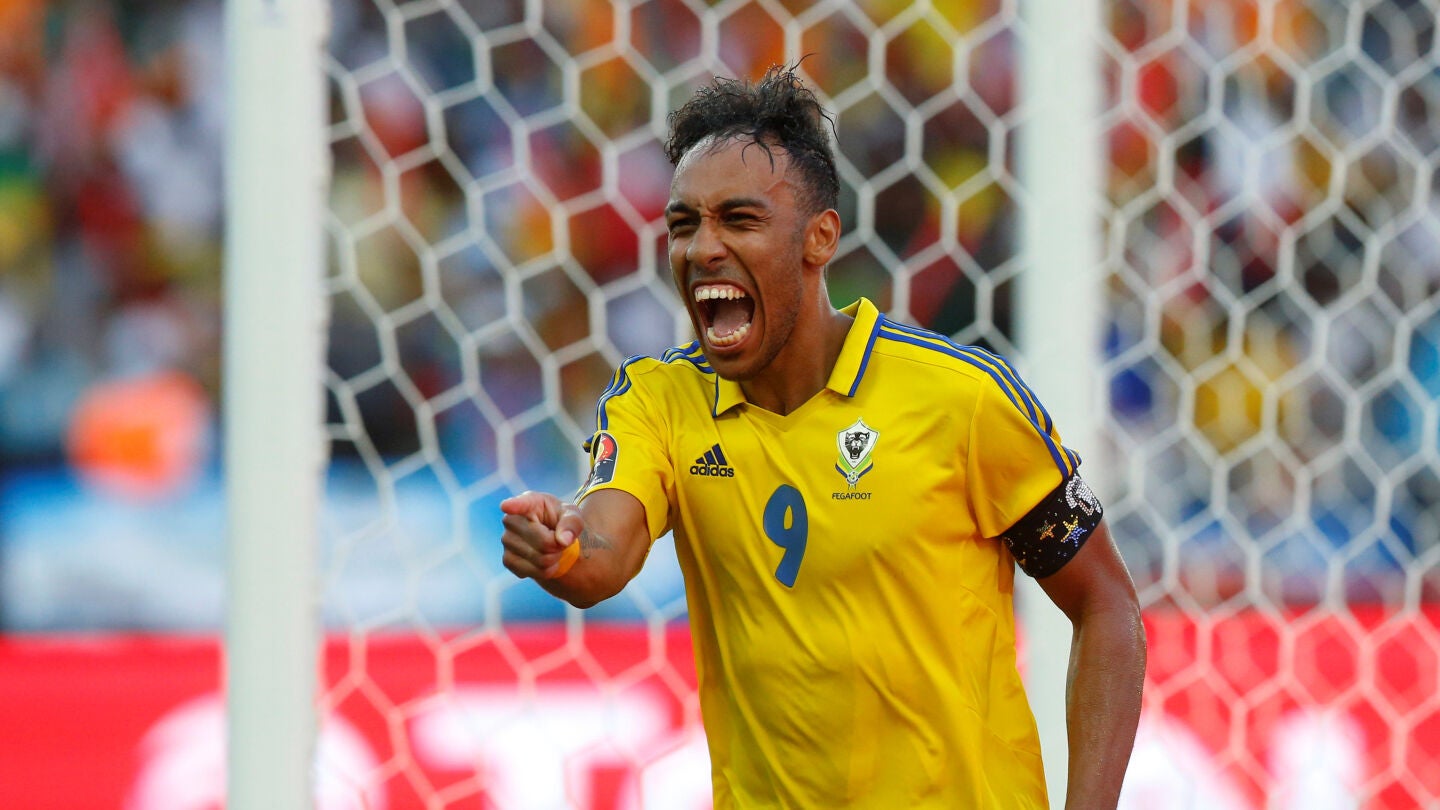 Aubameyang celebrando un gol con su selecci&oacute;n