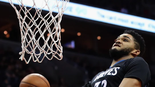 Karl Anthony Towns, dispuesto a hacer un mate Karl Anthony Towns, dispuesto a hacer un mate