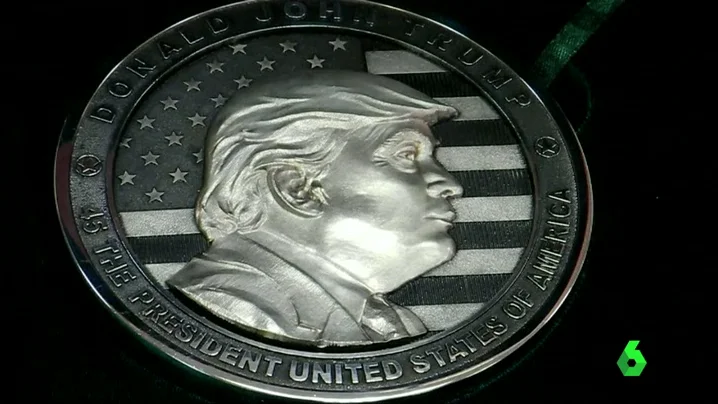 Frame 0.560281 de: moneda trump