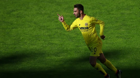 Adrián López celebra un gol con el Villarreal Adrián López celebra un gol con el Villarreal