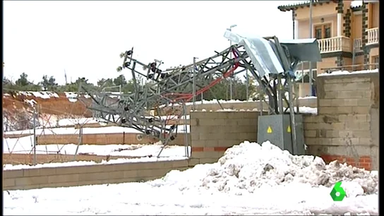 Frame 32.277908 de: Los vecinos de Requena llevan más de 36 horas sin luz tras la intensa nevada caída en la localidad Frame 32.277908 de: Los vecinos de Requena llevan más de 36 horas sin luz tras la intensa nevada caída en la localidad