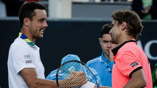 Roberto Bautista y David Ferrer se dan la mano tras su partido Roberto Bautista y David Ferrer se dan la mano tras su partido