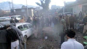 Al menos 20 muertos y 30 heridos en una explosión en un mercado de Pakistán