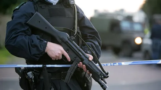 Un policía de Irlanda del Norte Un policía de Irlanda del Norte