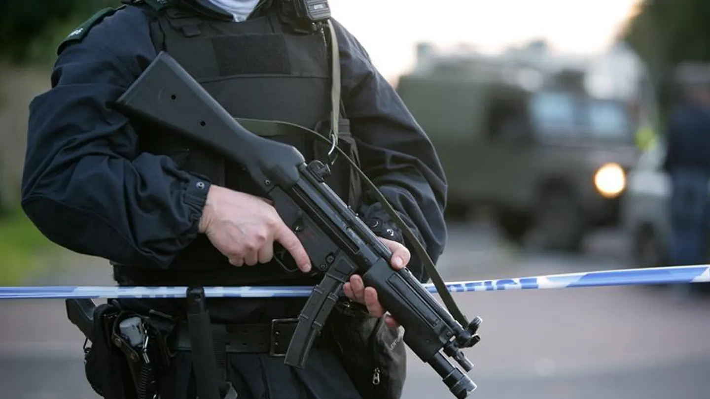 Un policía de Irlanda del Norte Un policía de Irlanda del Norte