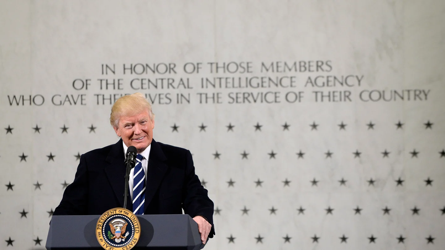El nuevo presidente de Estados Unidos, Donald Trump, quiso hacer las paces hoy con los servicios de inteligencia con su visita a la CIA El nuevo presidente de Estados Unidos, Donald Trump, quiso hacer las paces hoy con los servicios de inteligencia con su visita a la CIA