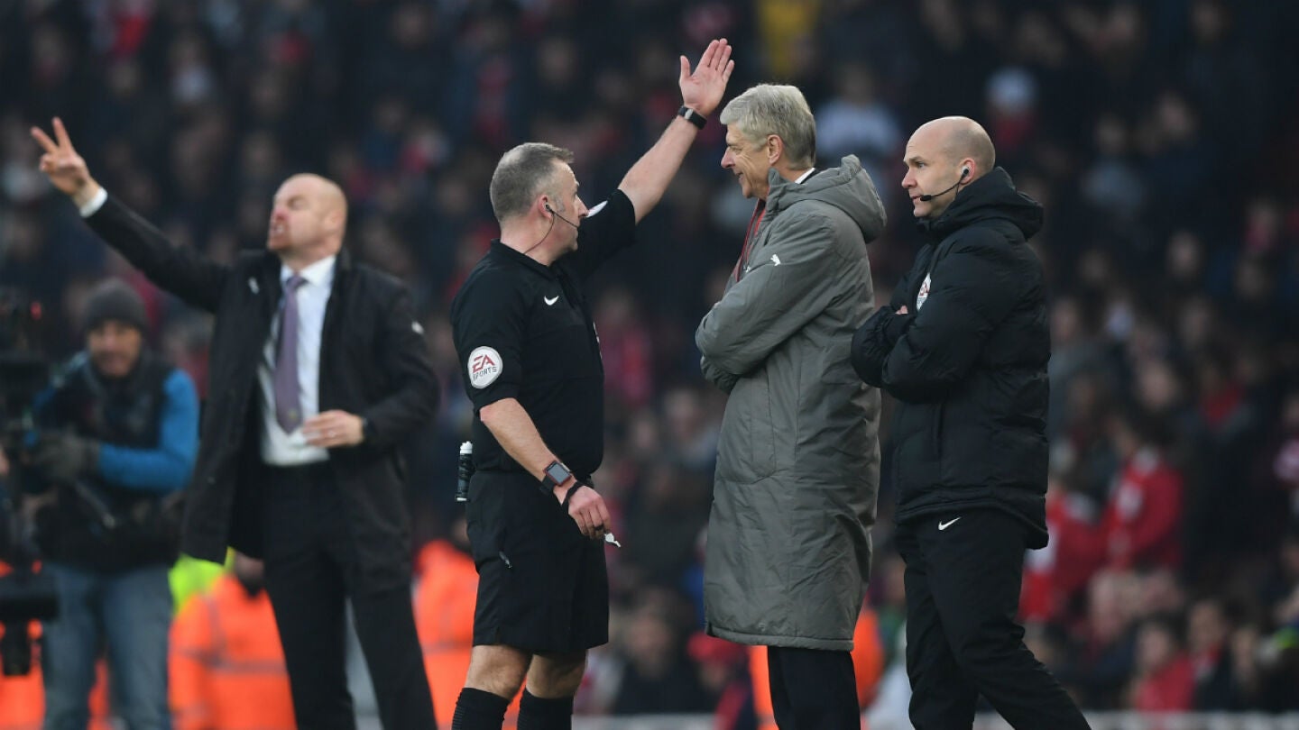 Wenger protesta al colegiado