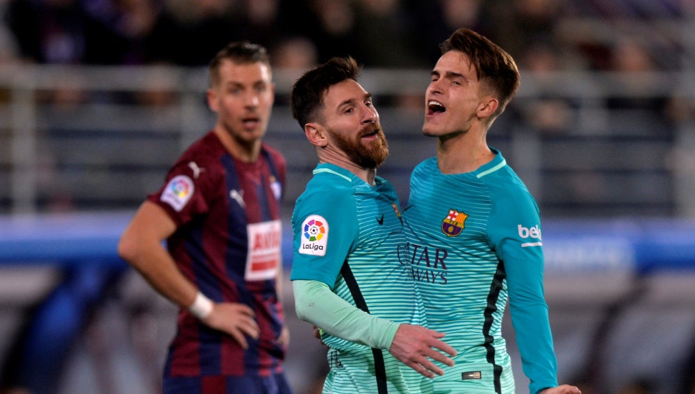 Denis Suárez celebra junto a Messi su gol contra el Eibar