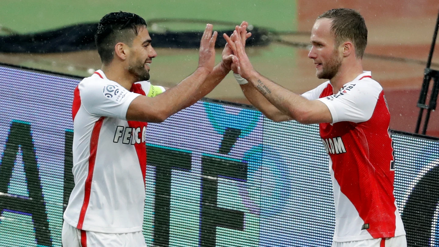Germain celebrando su gol con Falcao Germain celebrando su gol con Falcao