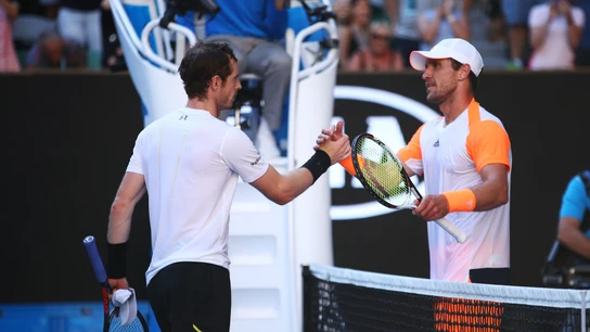 Murray y Zverev se saludan después del partido Murray y Zverev se saludan después del partido