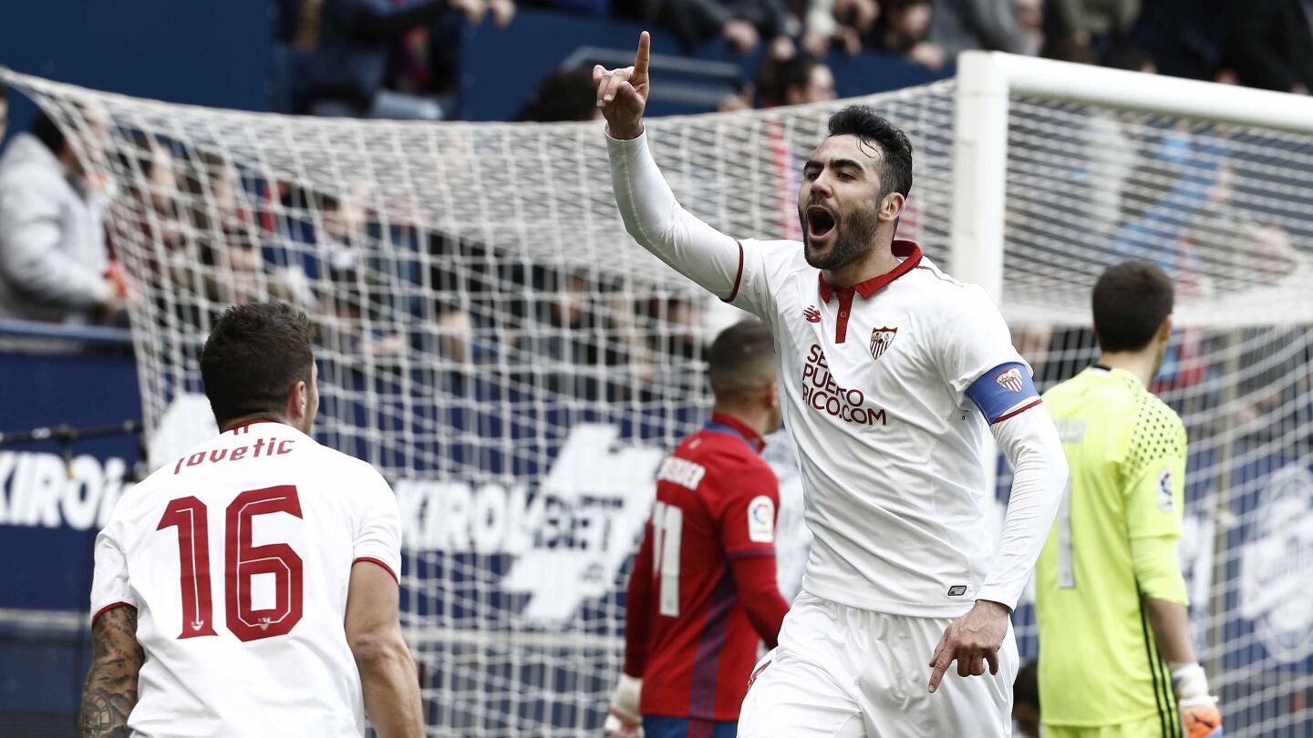 Vicente Iborra celebra uno de sus goles contra Osasuna