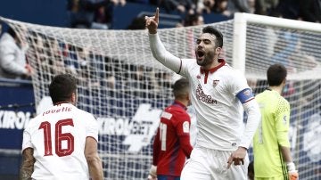 Vicente Iborra celebra uno de sus goles contra Osasuna