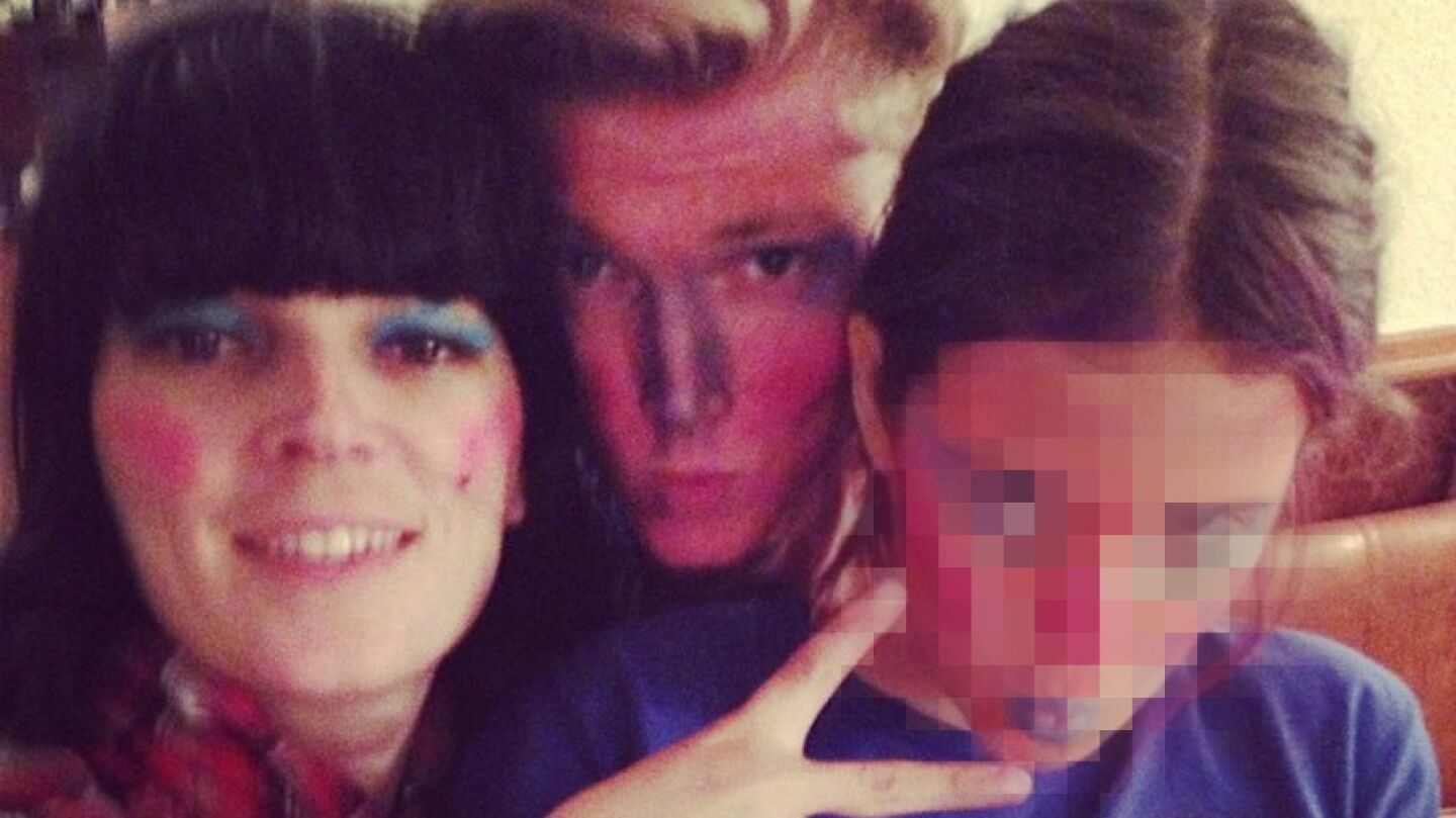 Bimba Bos&eacute; con su pareja y su hija