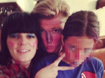 Bimba Bosé con su pareja y su hija Bimba Bosé con su pareja y su hija