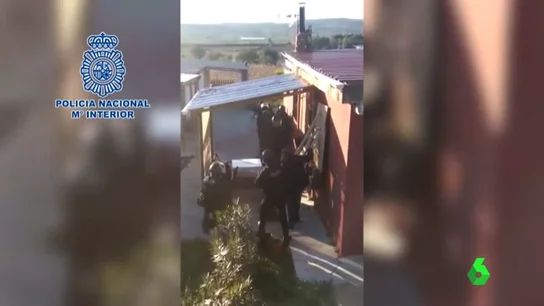 Frame 0.803282 de: Policía Nacional recibida a tiros por narcotraficantes de Valencia cuando procedían a su detención Frame 0.803282 de: Policía Nacional recibida a tiros por narcotraficantes de Valencia cuando procedían a su detención