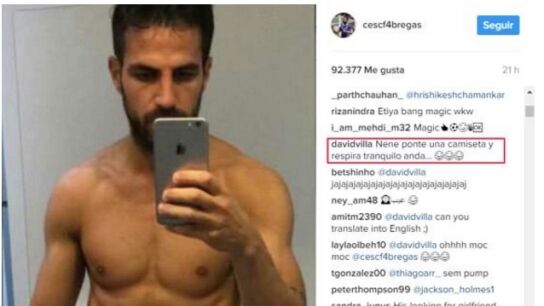 Troleo de David Villa a Cesc F&aacute;bregas