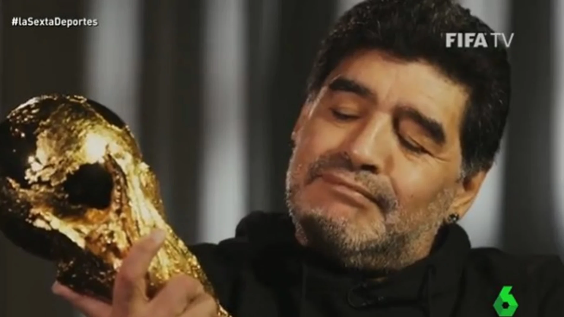 Maradona, con la Copa del Mundo de 1986