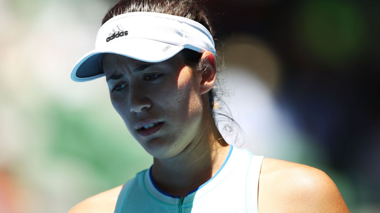 Garbi&ntilde;e Muguruza se lamenta en un partido del Open de Australia