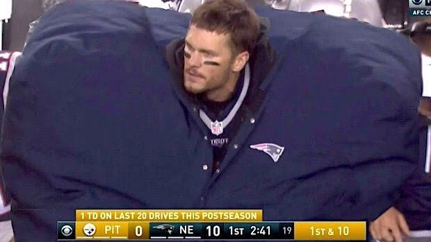 Tom Brady y su abrigo XXL Tom Brady y su abrigo XXL