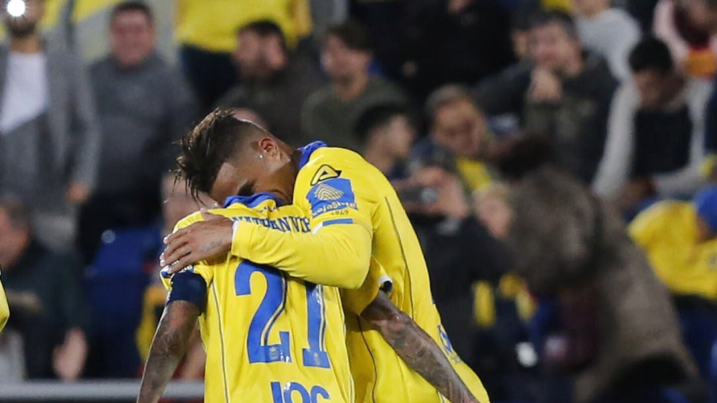 Viera y Boateng celebrando uno de los goles