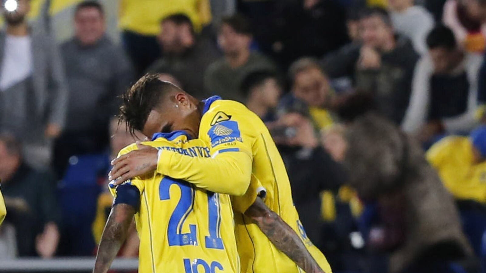 Viera y Boateng celebrando uno de los goles