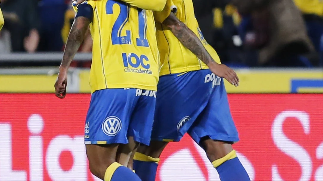 Viera y Boateng celebrando uno de los goles