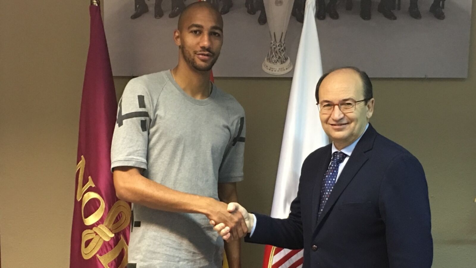 N'Zonzi renueva con el Sevilla