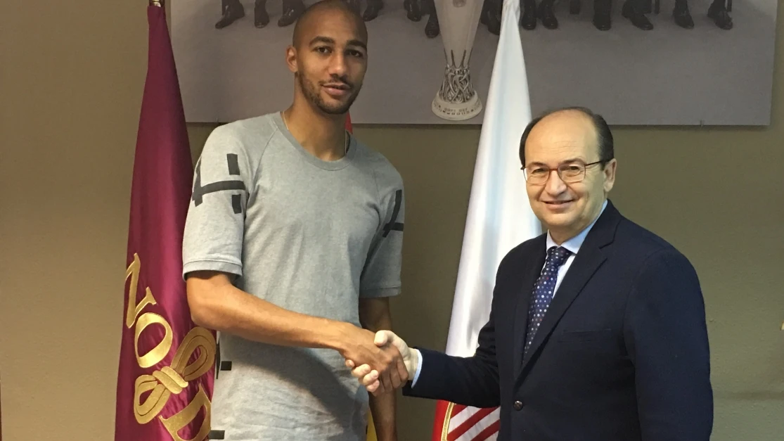 N'Zonzi renueva con el Sevilla N'Zonzi renueva con el Sevilla